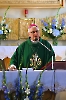 Powitanie Nowego proboszcza w Kościele w Kraśniczynie. Przy ołtarzu bp. Artur Miziński.