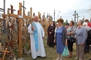 Sanktuarium Matki Bożej Bolesnej, Góra Krzyży ks. Alfred przemawia do pielgrzymów