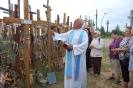Sanktuarium Matki Bożej Bolesnej, Góra Krzyży ks. Alfred poświęca Krzyż Domu Nadziei