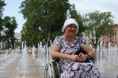 Pani Maria na Placu Litewskim, w tle duża fontanna