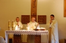 Nałęczów, Msza Święta w Kaplicy Domu Rekolekcyjnego,  Księża przy ołtarzu