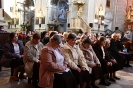 Kościół w parafii pw. św. Franciszka Ksawerego, Panie siedzą w ławkach i słuchają przemówień