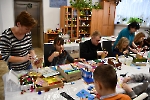 Warsztat Terapii Zajęciowej, Dzieci i Młodzież wykonują prace plastyczne