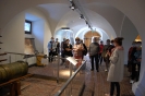 Wycieczka, Arsenał Muzeum Zamojskiego, Klubowicze zwiedzają ekspozycje 