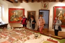 Wycieczka, Kamienica Ormiańska Muzeum Zamojskiego, Klubowicze oglądają makietę