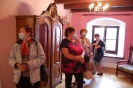 Wycieczka, Kamienica Ormiańska Muzeum Zamojskiego, Klubowicze oglądają wystawę