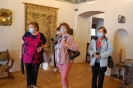 Wycieczka, Kamienica Ormiańska Muzeum Zamojskiego, Klubowicze oglądają wystawę