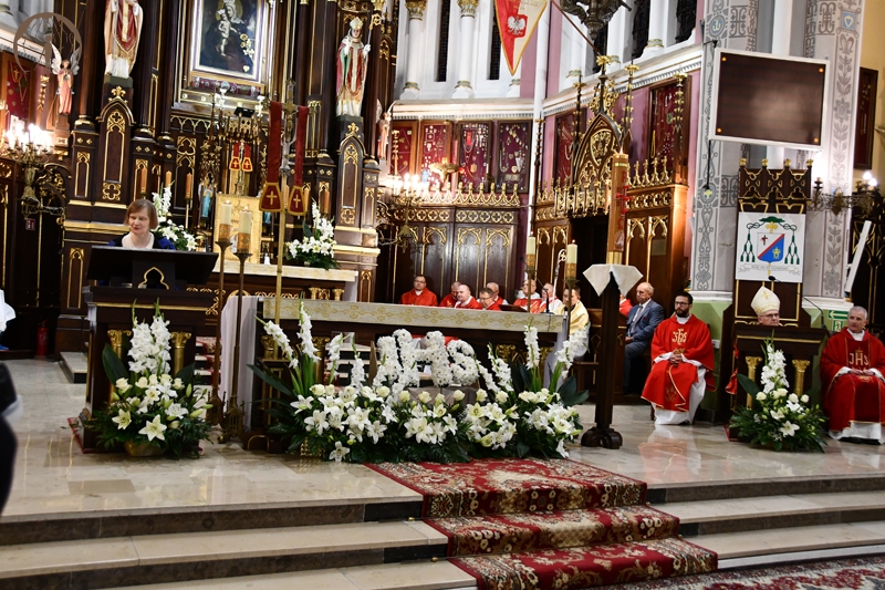 Sanktuarium Matki Bożej Królowej Rodzin, msza św., śpiewa p. Danuta