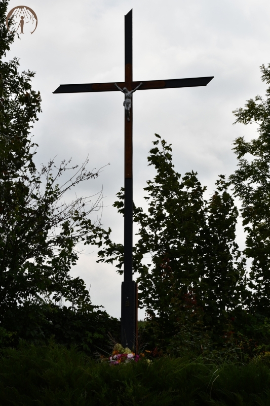 Krzyż przy skrzyżowaniu drogi prowadzącej do Żułowa
